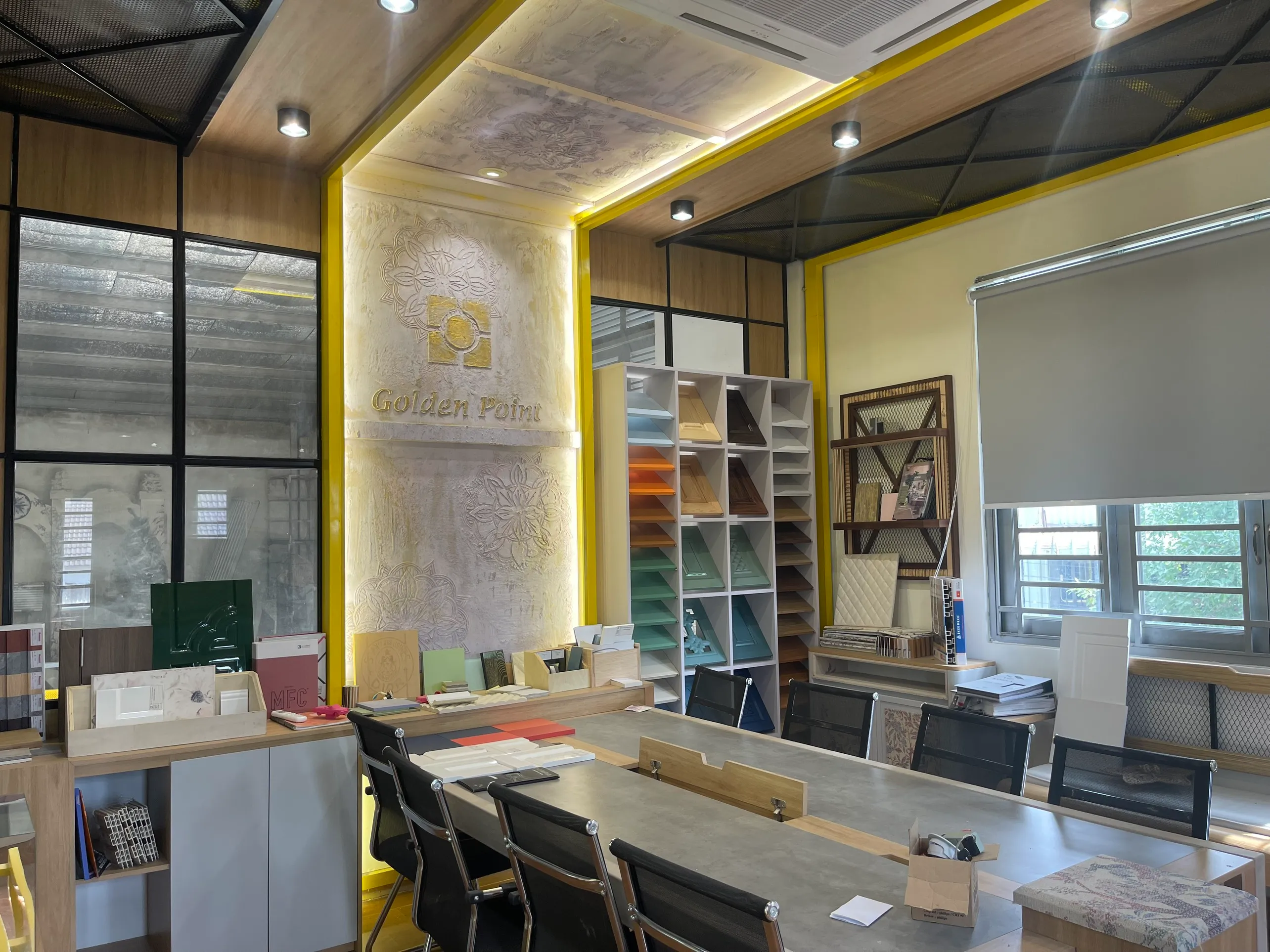 Gallery 1 5}