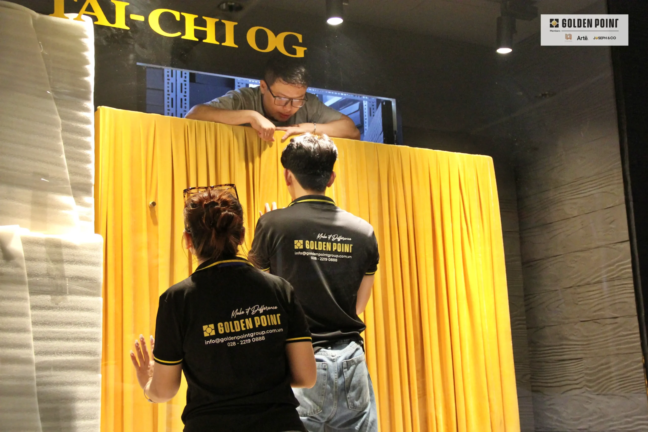 Có hay không: Visual Merchandising Không Chỉ Dành Cho Thương Hiệu Lớn 5 Onitrsuka Tiger VM GP 05 scaled